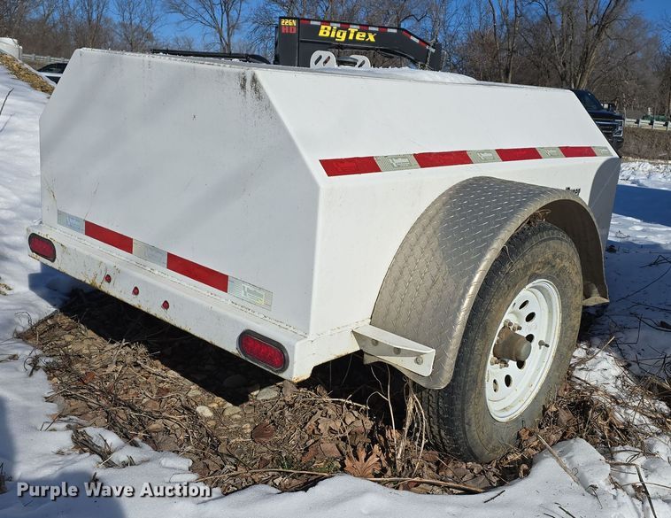 image for item DW3061 2018 Road Runer Manufacturing 4500 fuel trailer