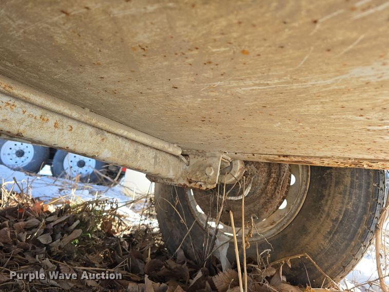 image for item DW3061 2018 Road Runer Manufacturing 4500 fuel trailer