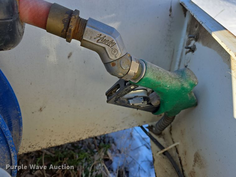 image for item DW3061 2018 Road Runer Manufacturing 4500 fuel trailer