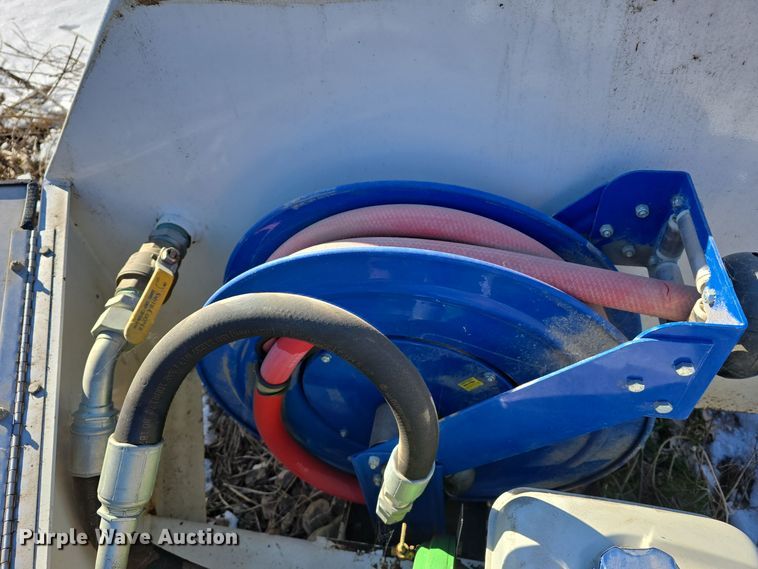 image for item DW3061 2018 Road Runer Manufacturing 4500 fuel trailer