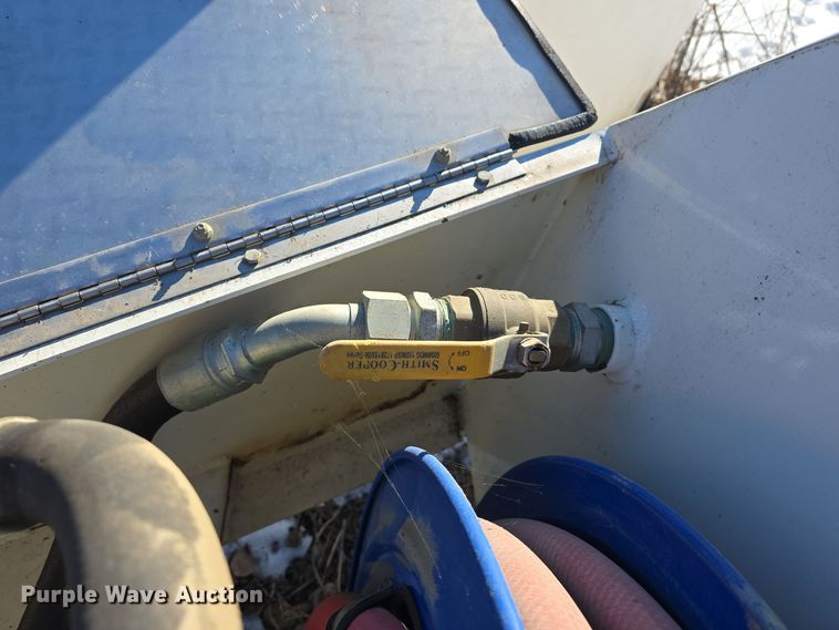 image for item DW3061 2018 Road Runer Manufacturing 4500 fuel trailer