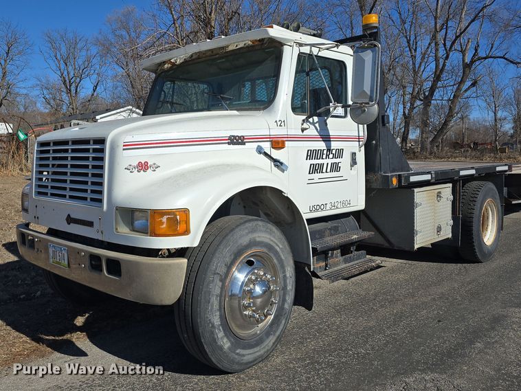 image for item DW3072 1998 International 4700 flatbed truck