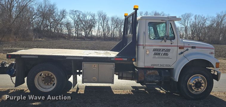 image for item DW3072 1998 International 4700 flatbed truck