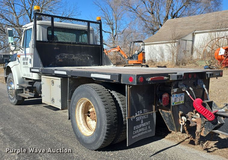 image for item DW3072 1998 International 4700 flatbed truck