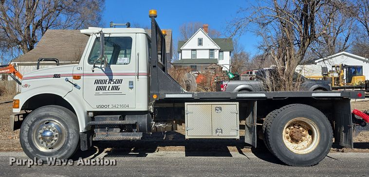 image for item DW3072 1998 International 4700 flatbed truck