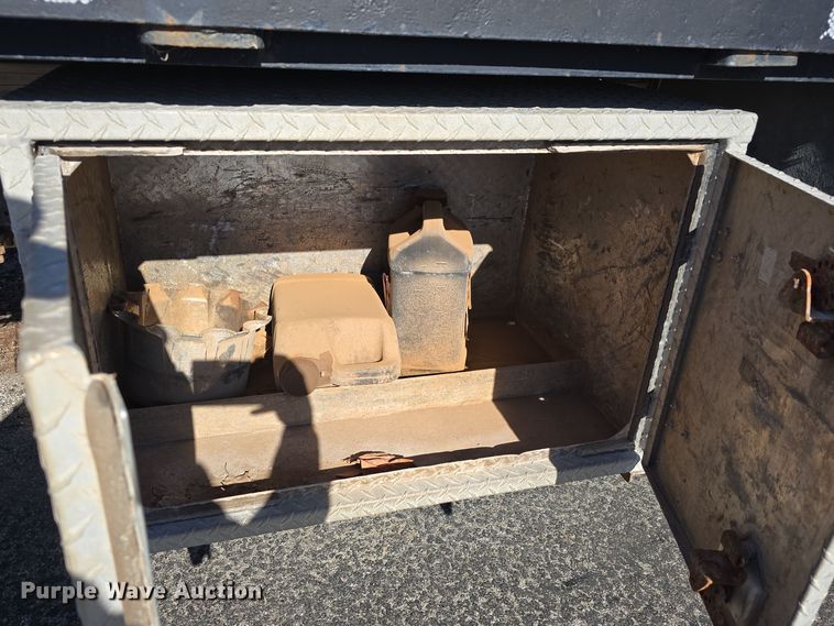 image for item DW3072 1998 International 4700 flatbed truck