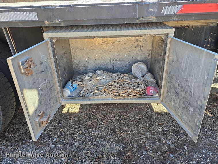 image for item DW3072 1998 International 4700 flatbed truck