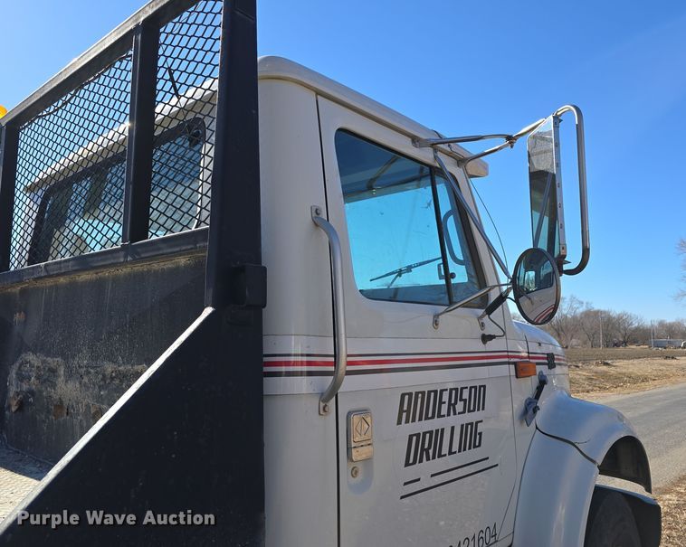 image for item DW3072 1998 International 4700 flatbed truck