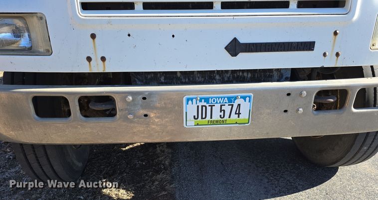 image for item DW3072 1998 International 4700 flatbed truck