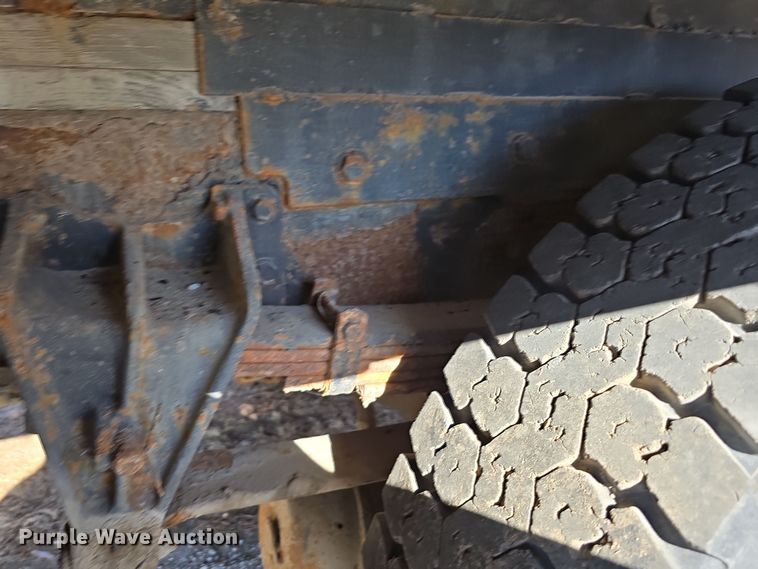 image for item DW3072 1998 International 4700 flatbed truck