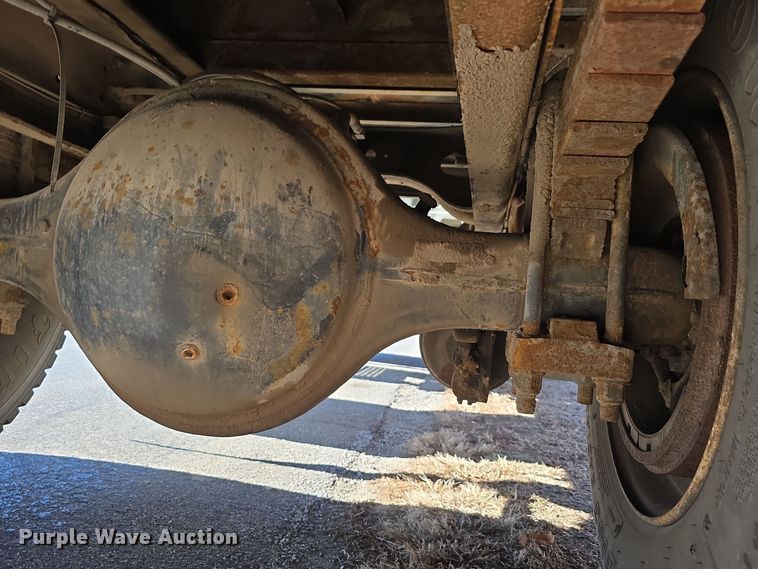 image for item DW3072 1998 International 4700 flatbed truck