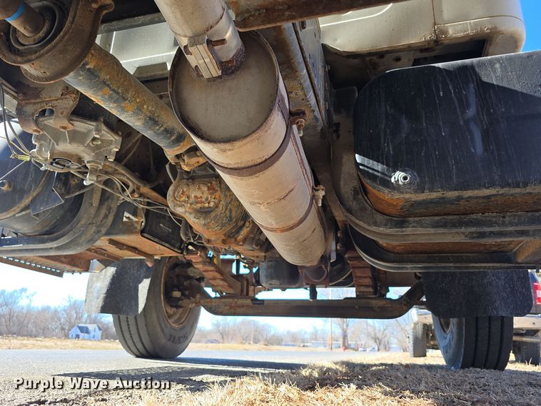 image for item DW3072 1998 International 4700 flatbed truck