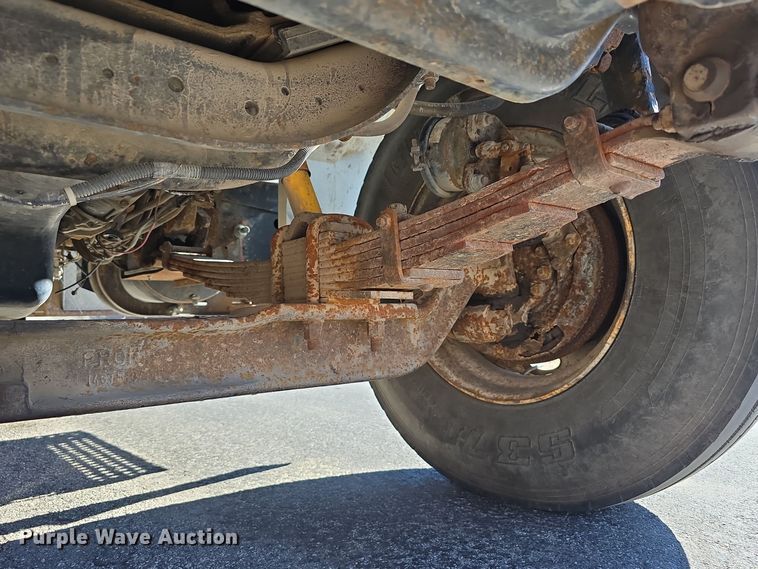 image for item DW3072 1998 International 4700 flatbed truck