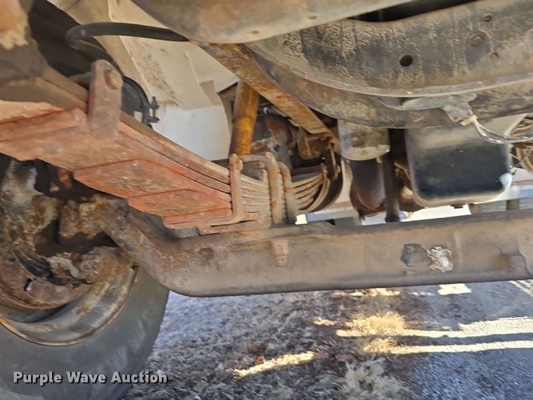 image for item DW3072 1998 International 4700 flatbed truck