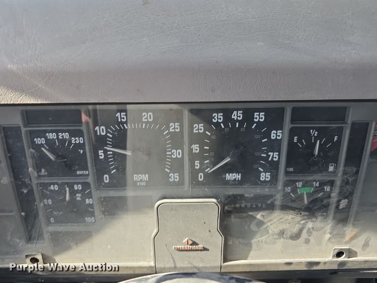 image for item DW3072 1998 International 4700 flatbed truck