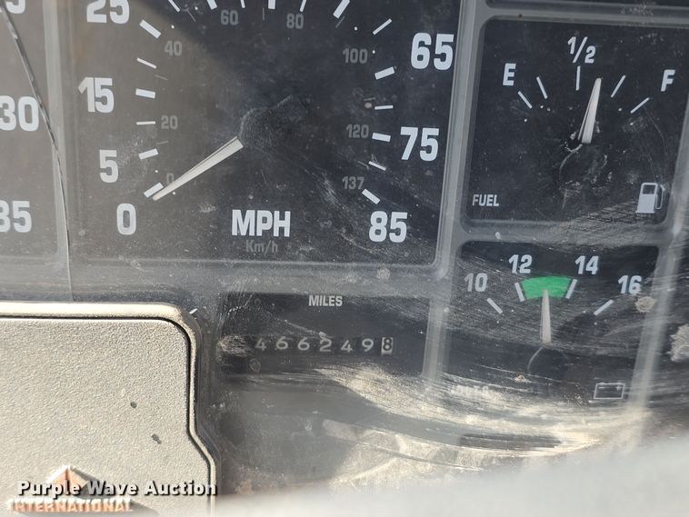 image for item DW3072 1998 International 4700 flatbed truck