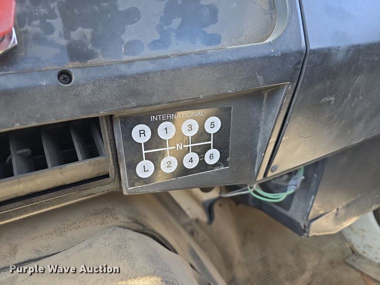 image for item DW3072 1998 International 4700 flatbed truck