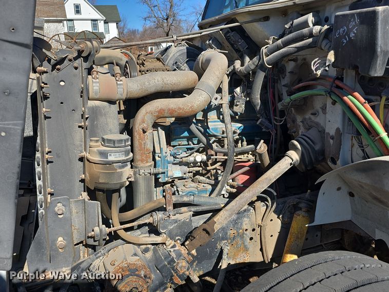 image for item DW3072 1998 International 4700 flatbed truck