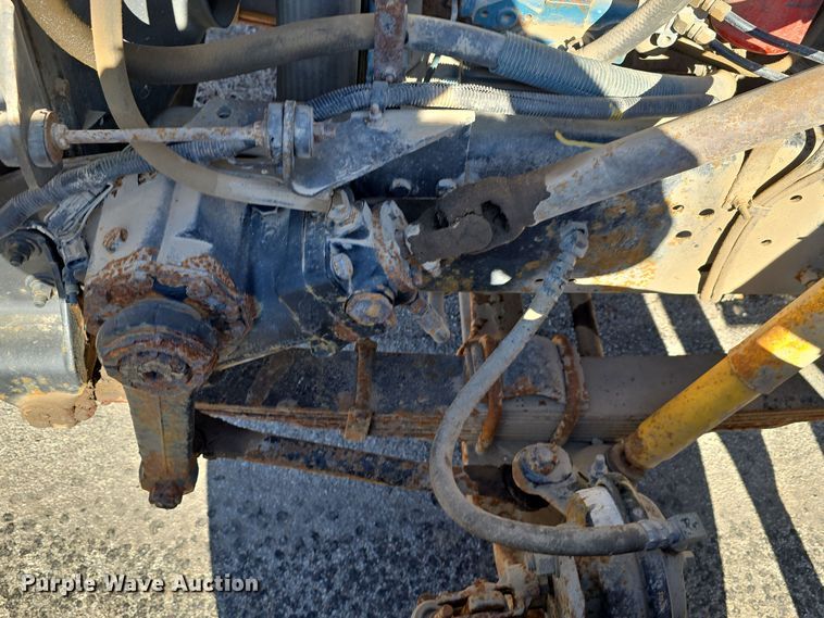 image for item DW3072 1998 International 4700 flatbed truck