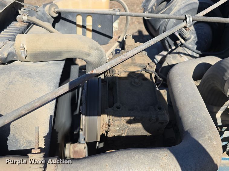 image for item DW3072 1998 International 4700 flatbed truck