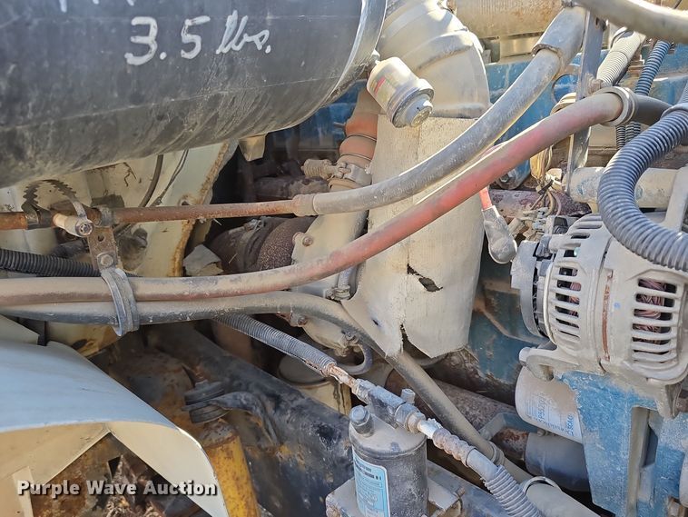 image for item DW3072 1998 International 4700 flatbed truck