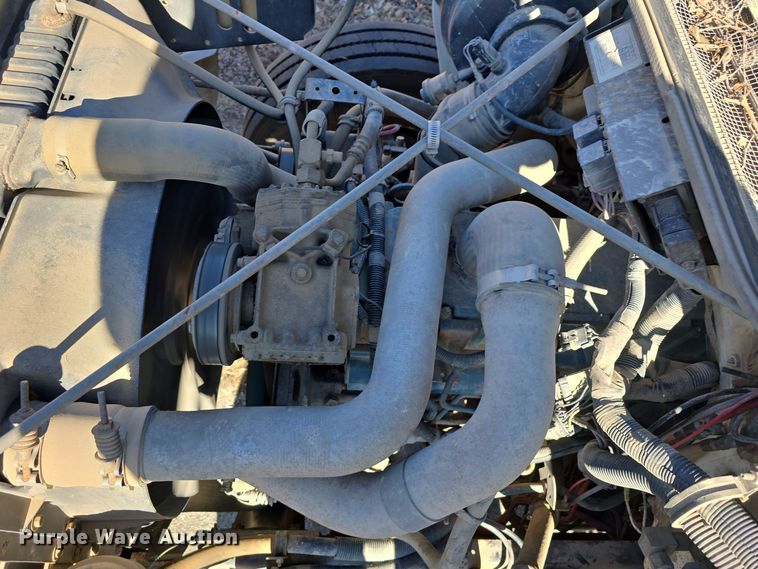 image for item DW3072 1998 International 4700 flatbed truck