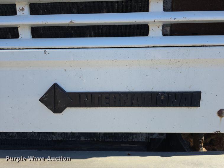 image for item DW3072 1998 International 4700 flatbed truck