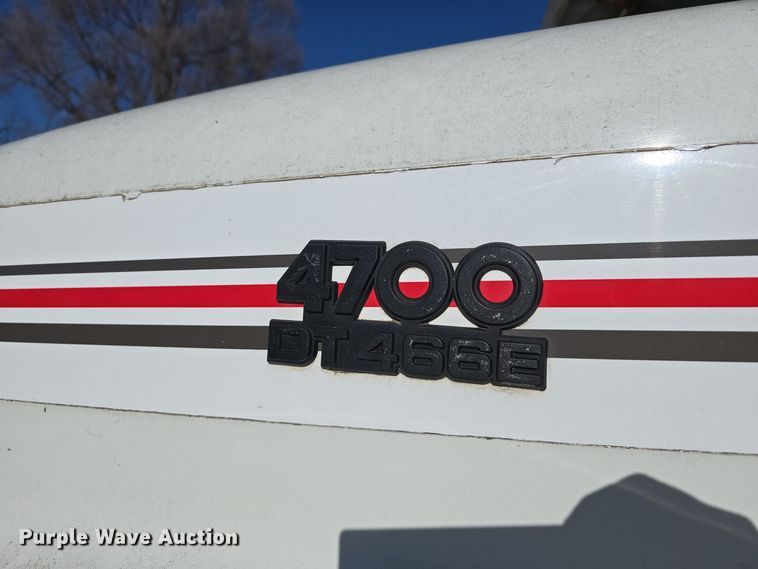 image for item DW3072 1998 International 4700 flatbed truck