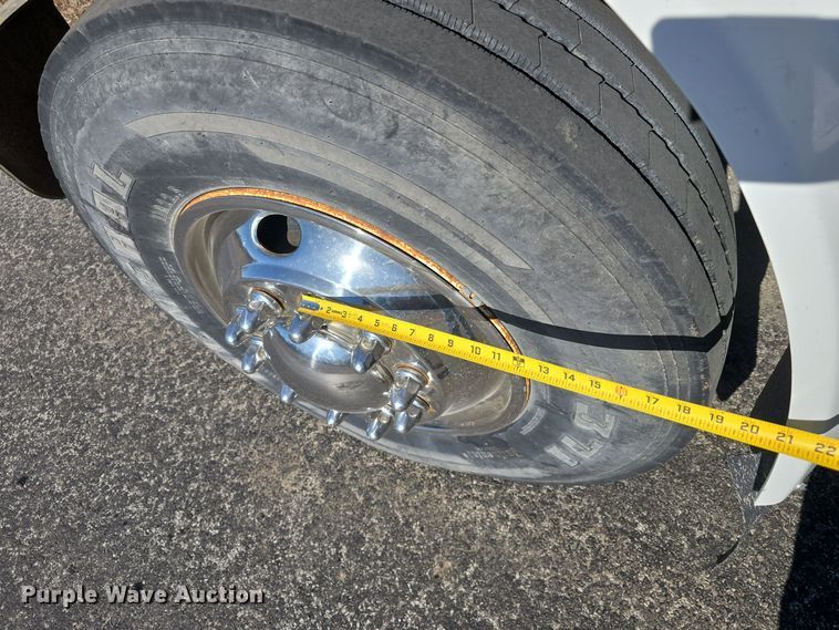 image for item DW3072 1998 International 4700 flatbed truck