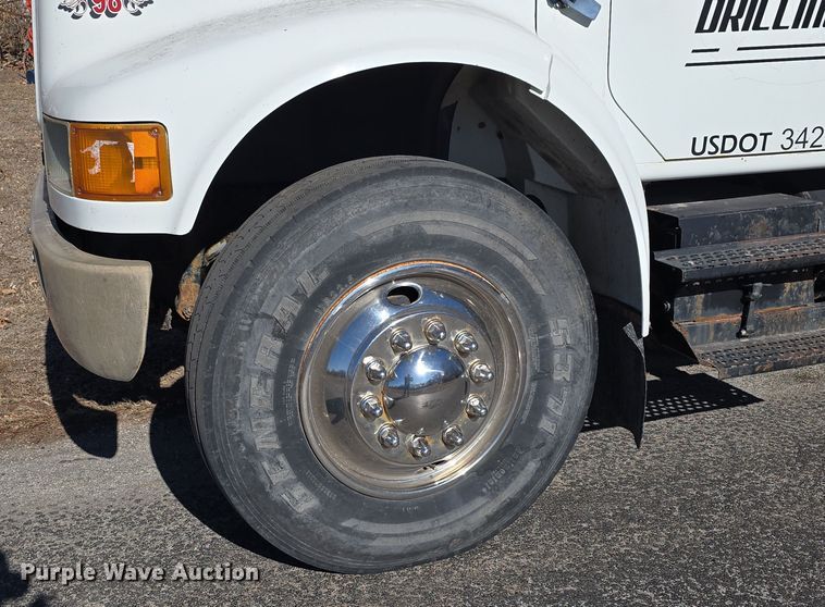 image for item DW3072 1998 International 4700 flatbed truck