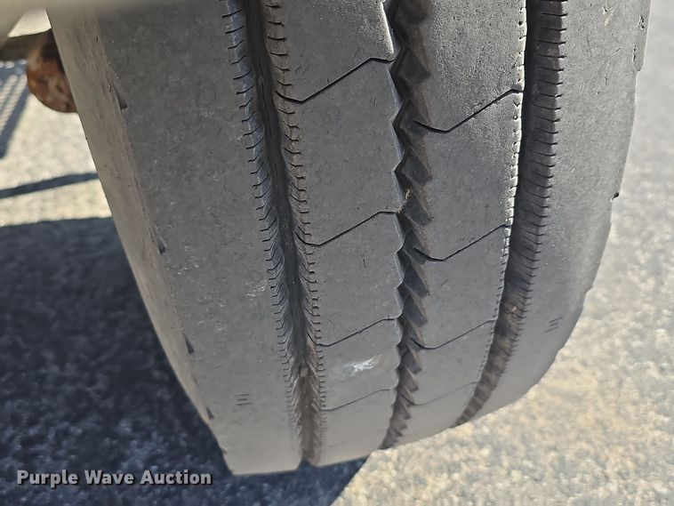 image for item DW3072 1998 International 4700 flatbed truck