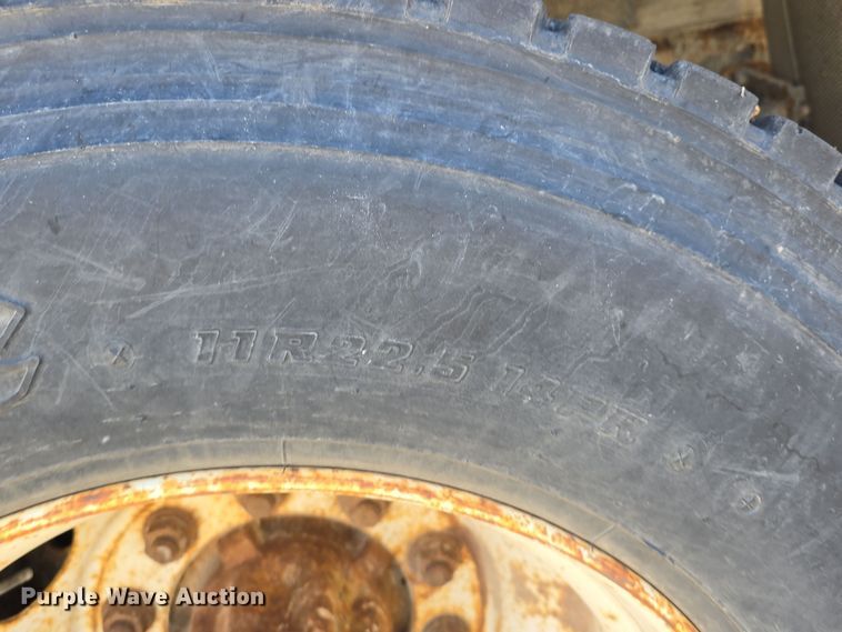 image for item DW3072 1998 International 4700 flatbed truck