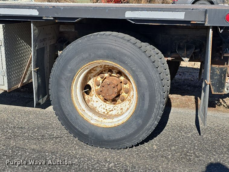 image for item DW3072 1998 International 4700 flatbed truck