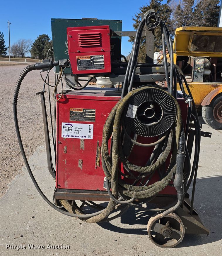 image for item DW3077 Lincoln Electric CV-400 welder