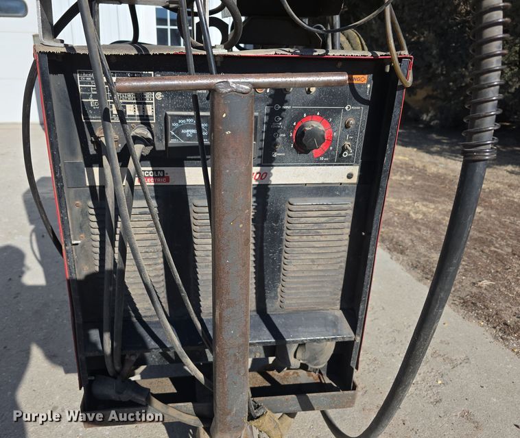 image for item DW3077 Lincoln Electric CV-400 welder