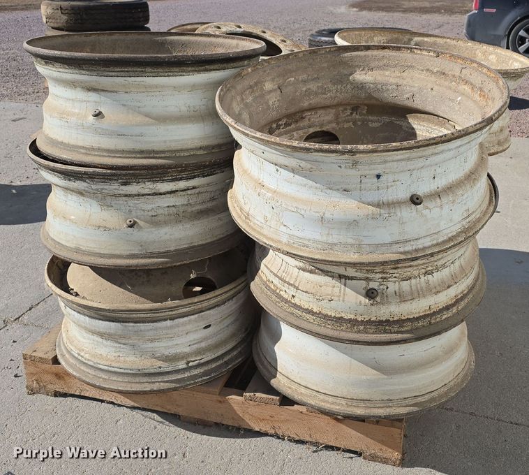 image for item DW3078 (15) R22.5 wheels