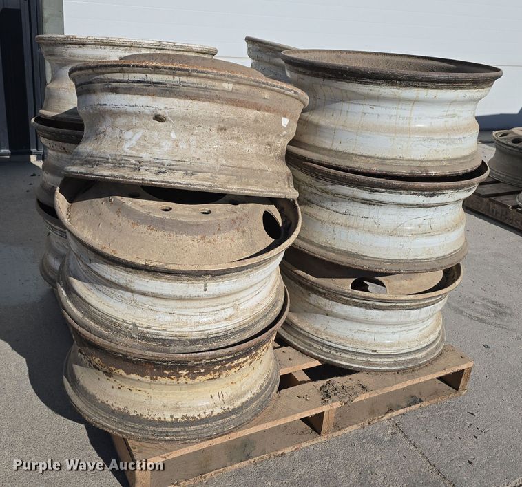 image for item DW3078 (15) R22.5 wheels