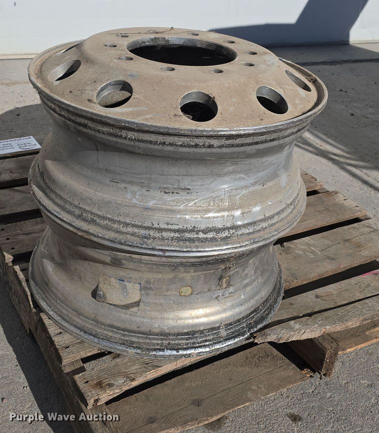 image for item DW3078 (15) R22.5 wheels