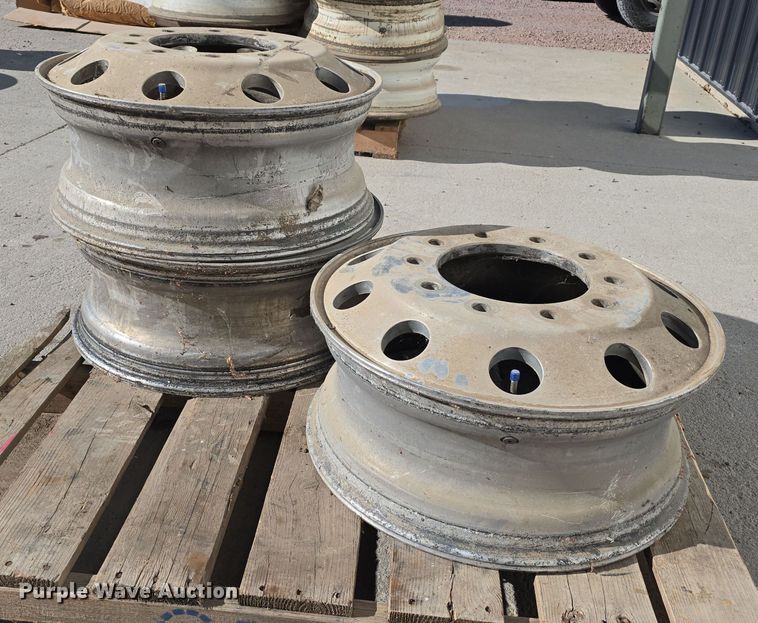 image for item DW3078 (15) R22.5 wheels