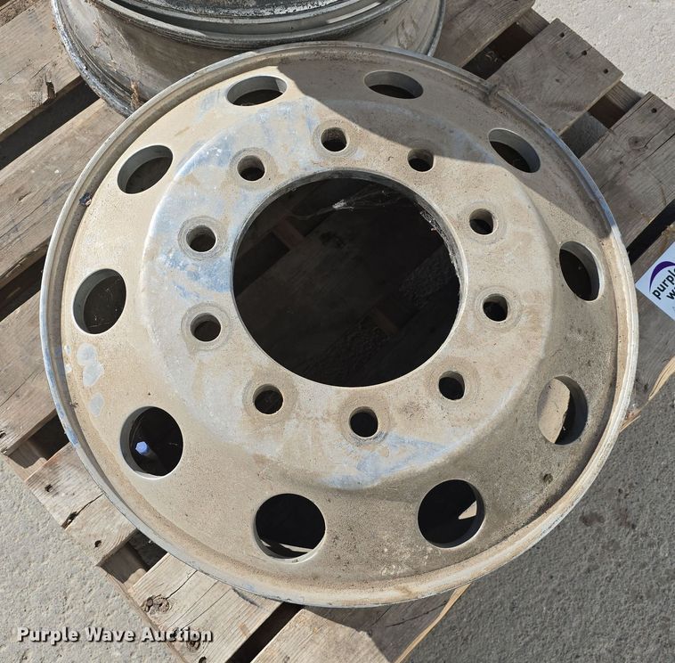 image for item DW3078 (15) R22.5 wheels