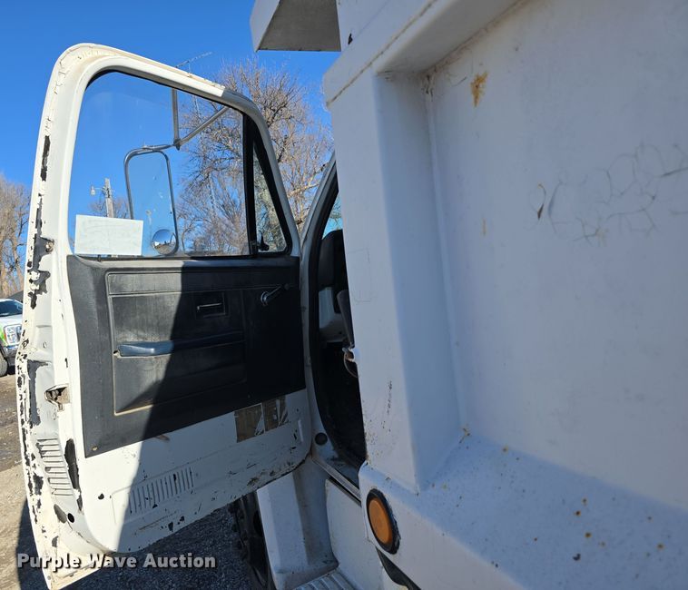 image for item DW3085 1989 GMC C6500 dump truck