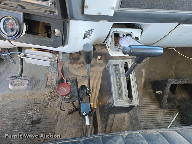 image for item DW3085 1989 GMC C6500 dump truck