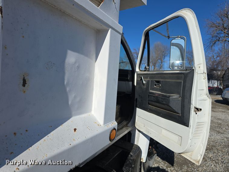 image for item DW3085 1989 GMC C6500 dump truck