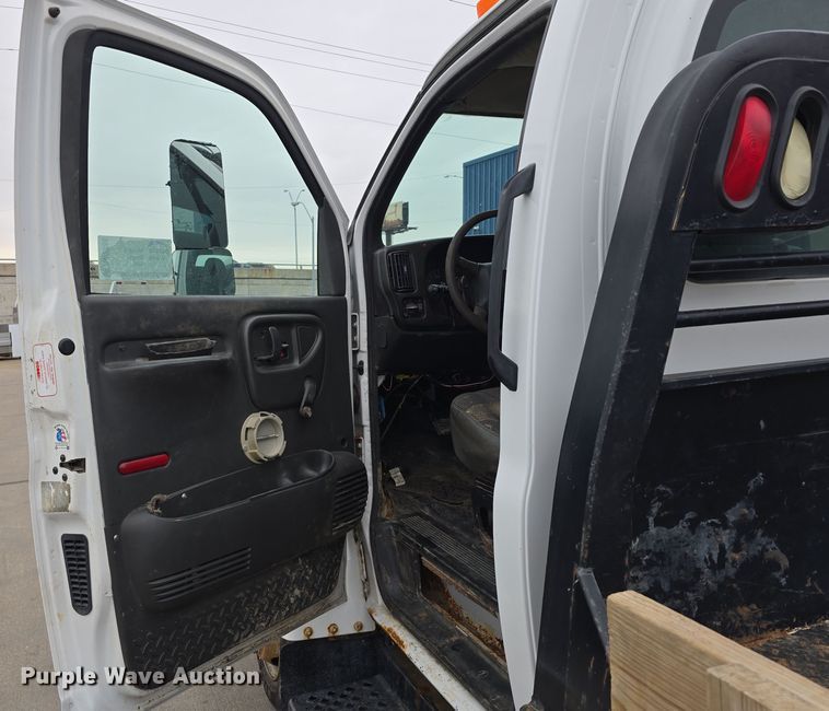 image for item DW3088 2008 GMC C4500 flatbed truck