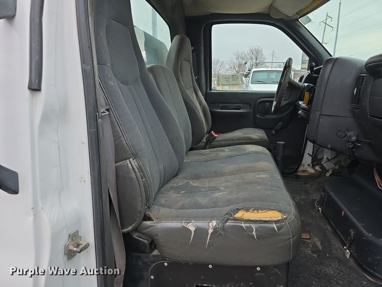 image for item DW3088 2008 GMC C4500 flatbed truck