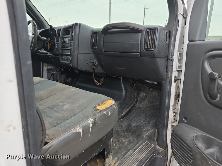 image for item DW3088 2008 GMC C4500 flatbed truck