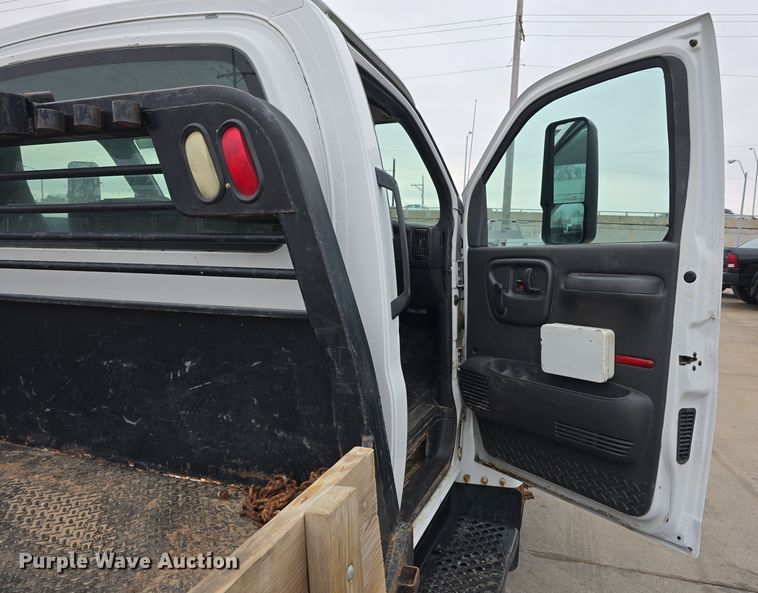 image for item DW3088 2008 GMC C4500 flatbed truck