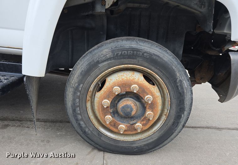 image for item DW3088 2008 GMC C4500 flatbed truck