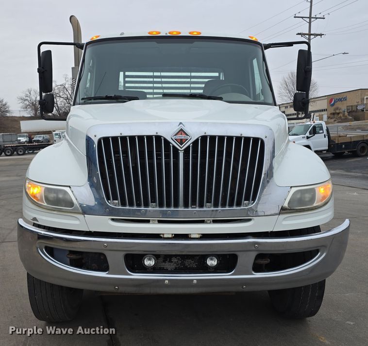 image for item DW3089 2013 International DuraStar 4300 flatbed truck