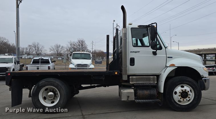 image for item DW3089 2013 International DuraStar 4300 flatbed truck